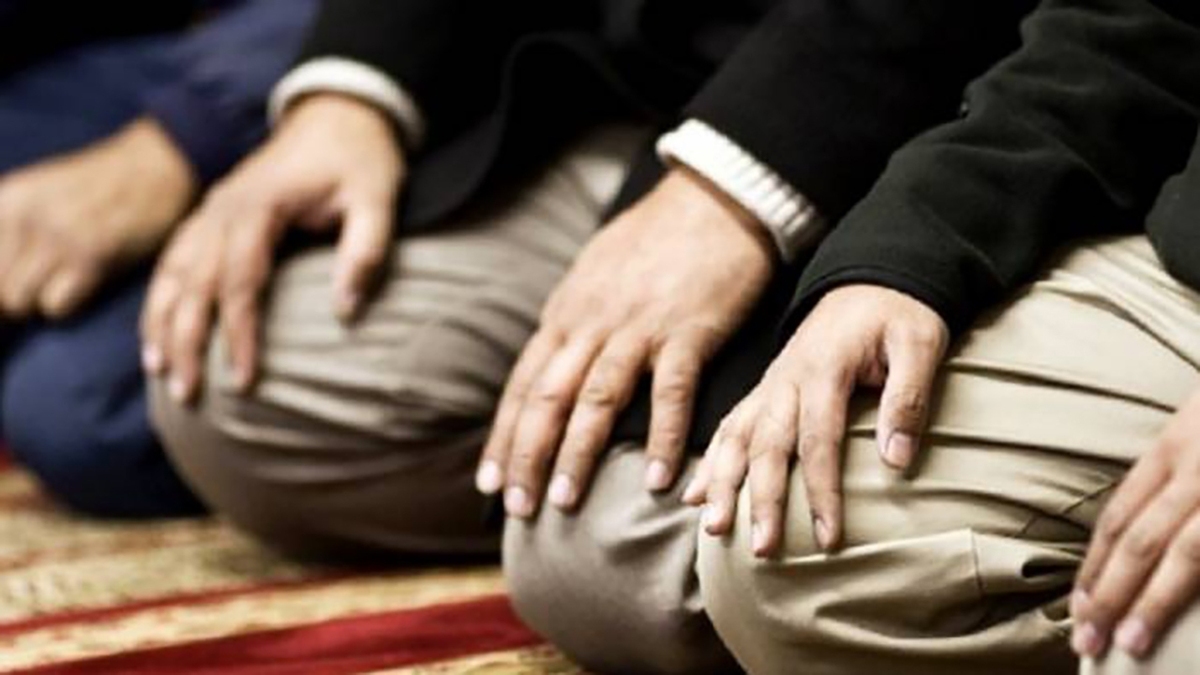 ۳ فضیلت خواندن نماز جمعه + فیلم