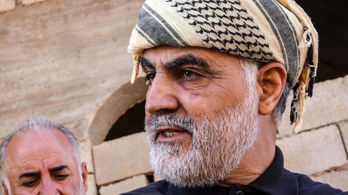 لحظاتی زیبا از گرامیداشت یاد شهید سلیمانی در مسیر پیاده‌روی اربعین
