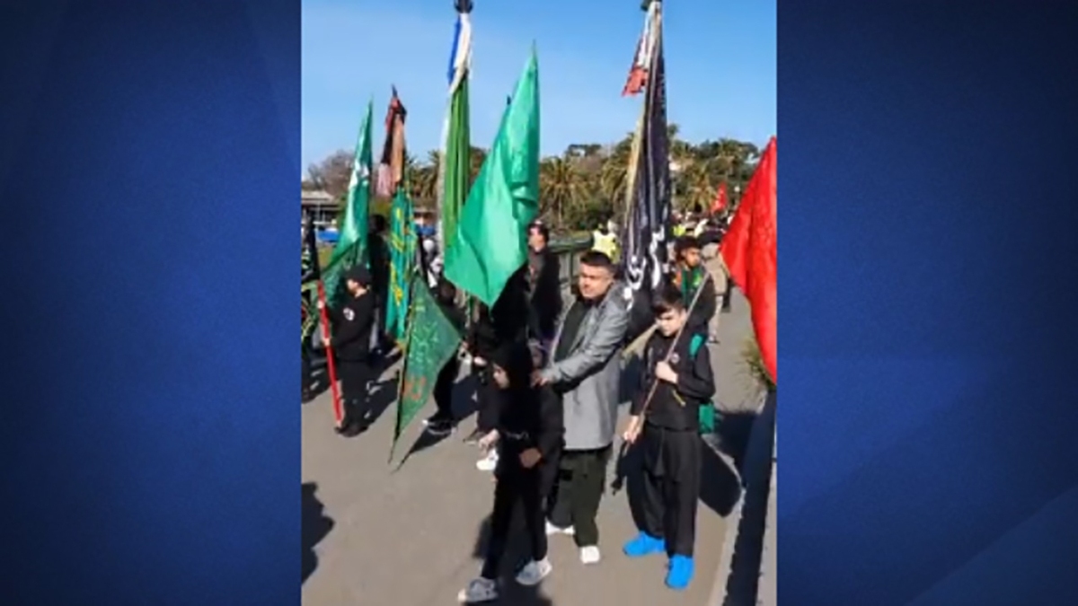 نمایی از مراحل آماده سازی موکب بنی عامر برای حرکت نمادین حمایت از قرآن در بین الحرمین