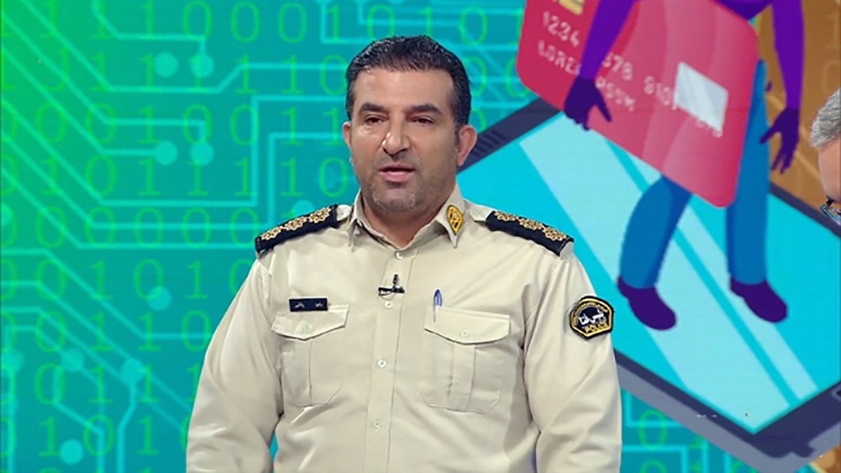 تلاش کودکان فلسطینی برای جمع‌آوری بقایای قرآن در مسجد تخریب شده + فیلم