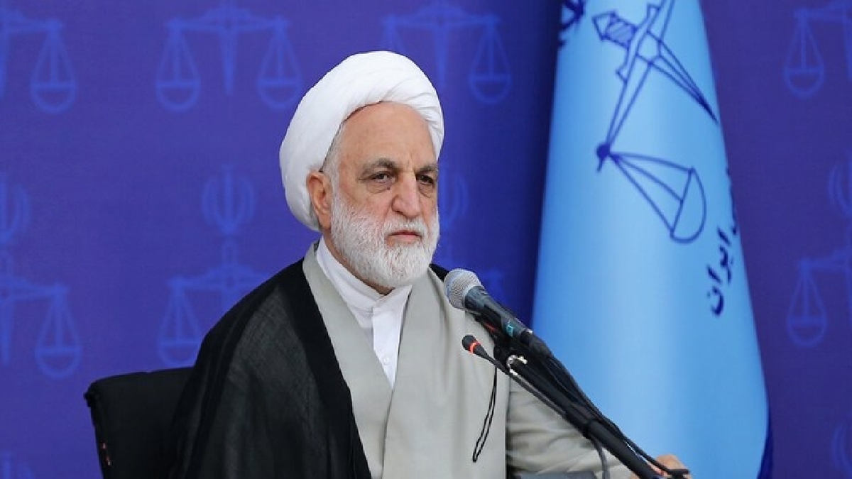 فیلمی از توضیحات مرحوم مهرجویی درباره هامون