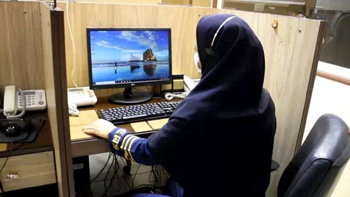 لحظات حساس از نجات نوزاد ٣ روزه توسط اپراتور هلال احمر قم + فیلم