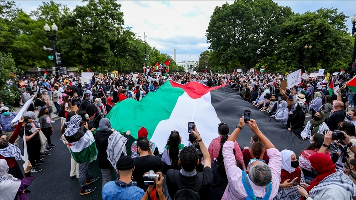 نماهنگ خواننده انگلیسی زبان با نام «در آرزوی مادر» + فیلم