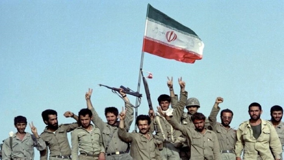 وزیری که برای دادن روحیه به نیروها خود را به اسارت بعثی‌ها درآورد + فیلم
