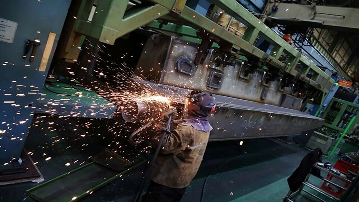 نصب دستگاه‌های آب پاشی در جاده‌های کره جنوبی! + فیلم
