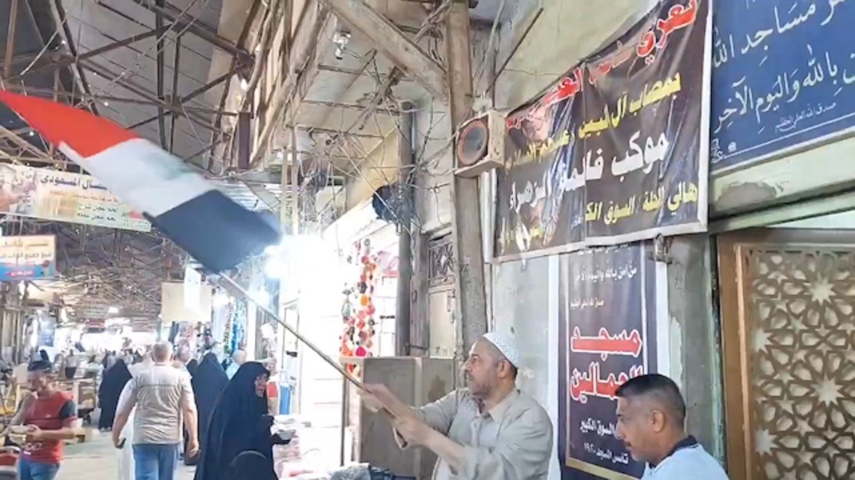 تلاش یک نوجوان برای محافظت از موکب در برابر طوفان + فیلم