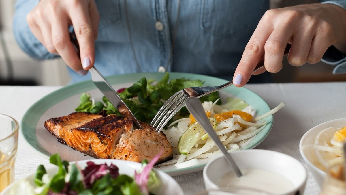 تاثیر استرس بر پرخوری عصبی و چاقی + فیلم