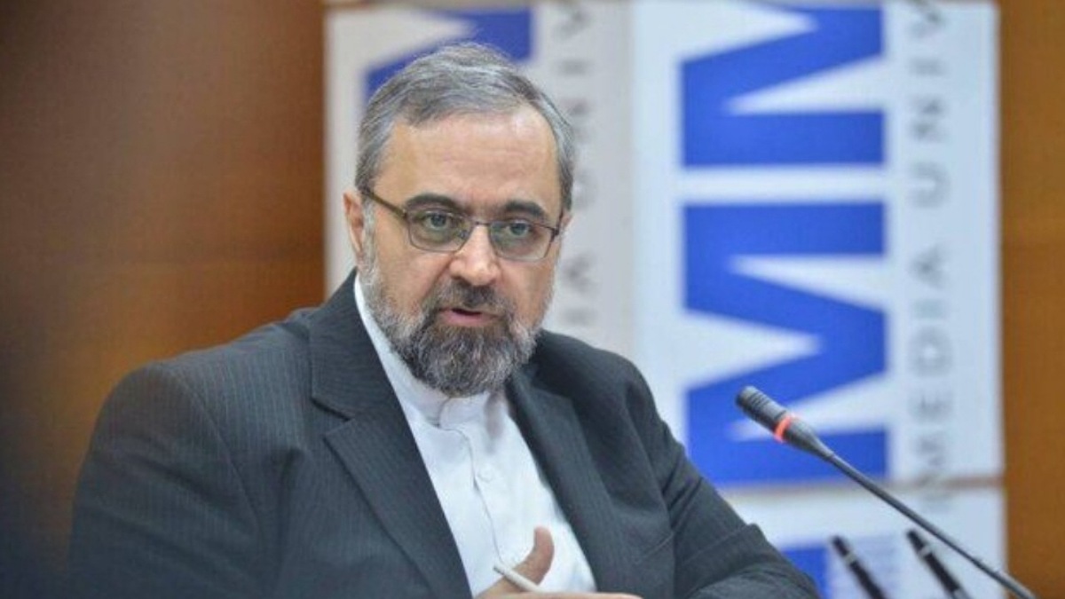 بدون تعارف با پزشکی که از مبارزات انقلابی و خط مقدم جبهه تا امروز پای کار است + فیلم