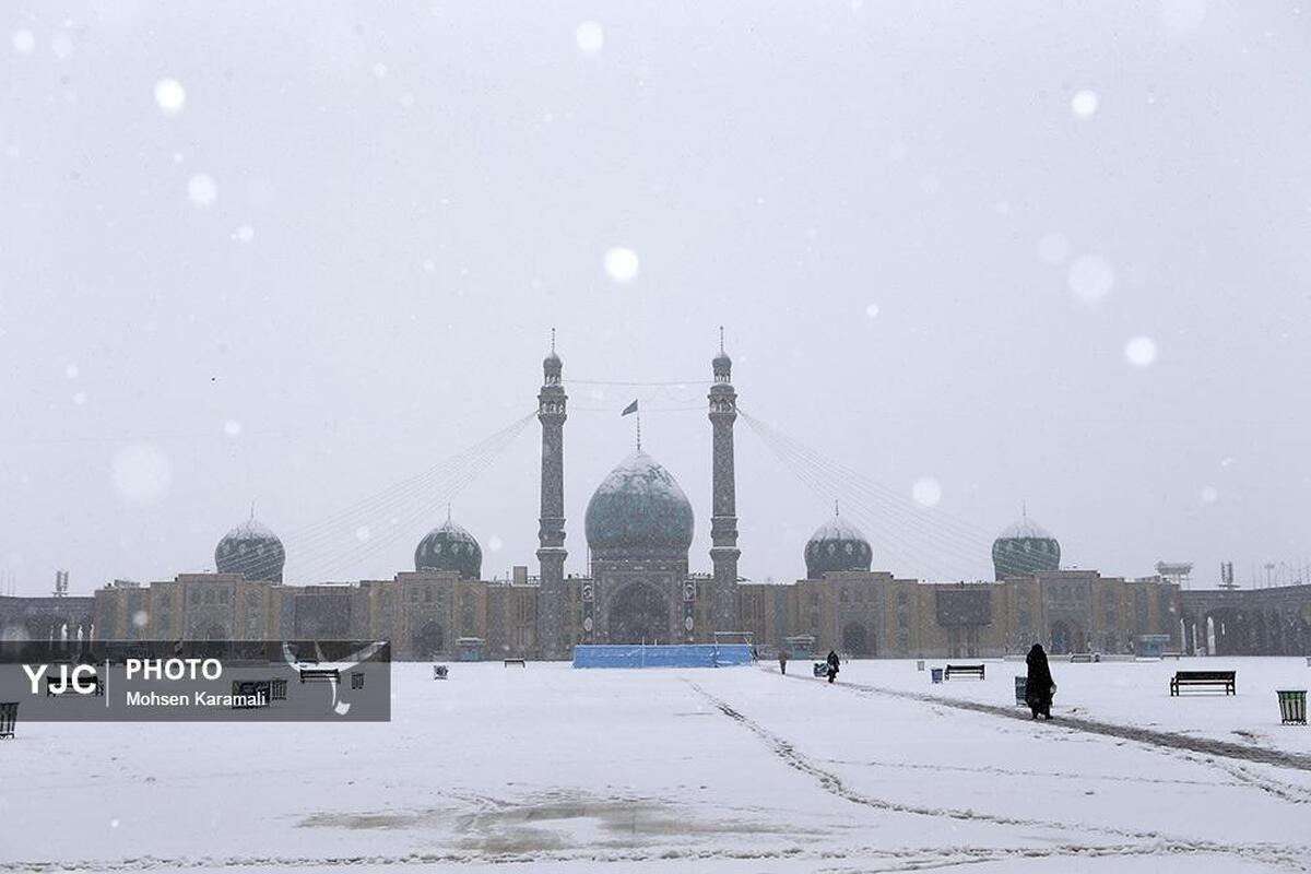 آذین بندی و چراغانی شهر قم در آستانه نیمه شعبان