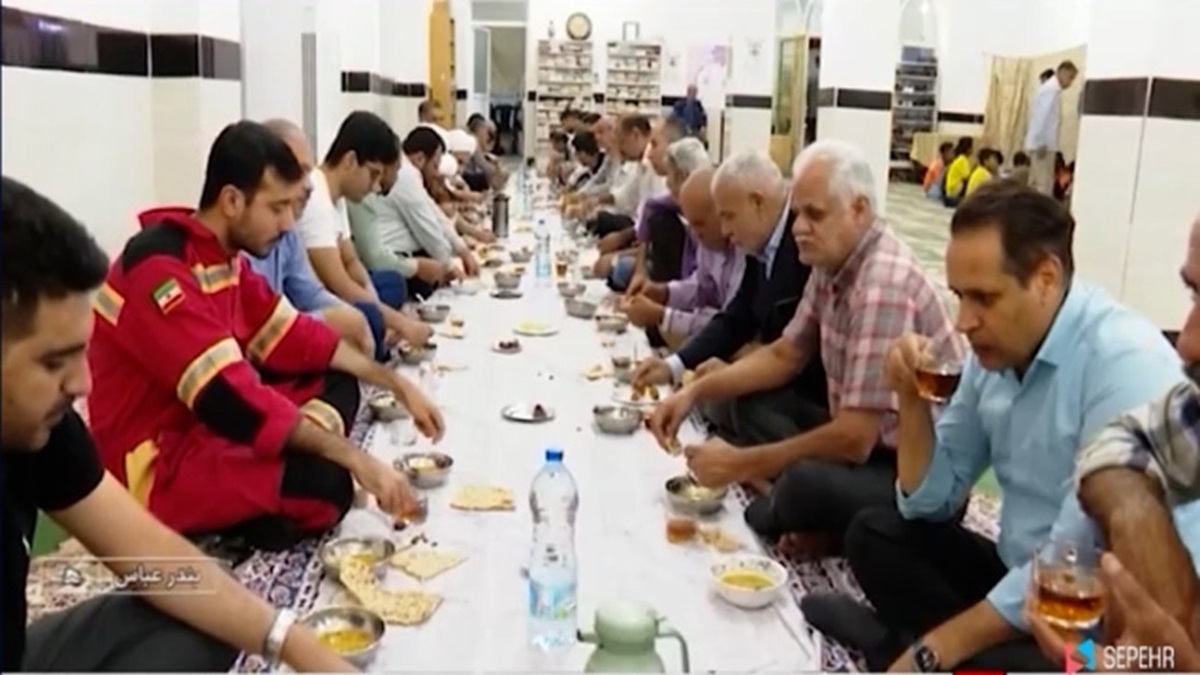 جزءخوانی قرآن کریم در حرم شاهچراغ + فیلم
