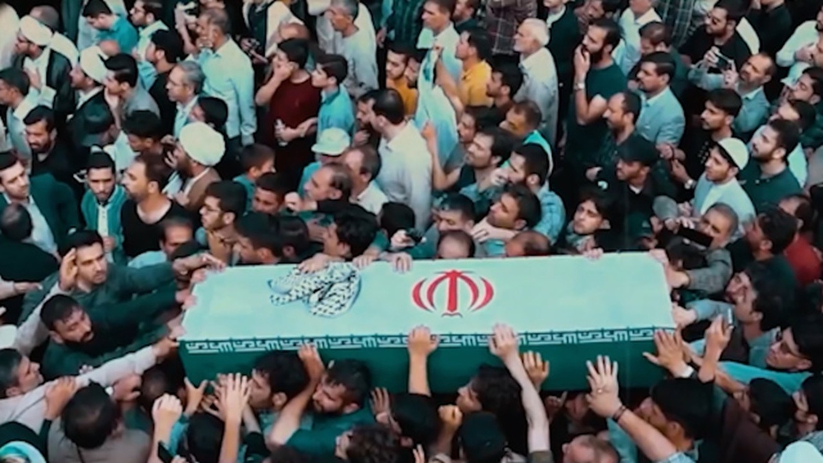 رهبر معظم انقلاب: غرور انسان را غافل می‌کند + فیلم