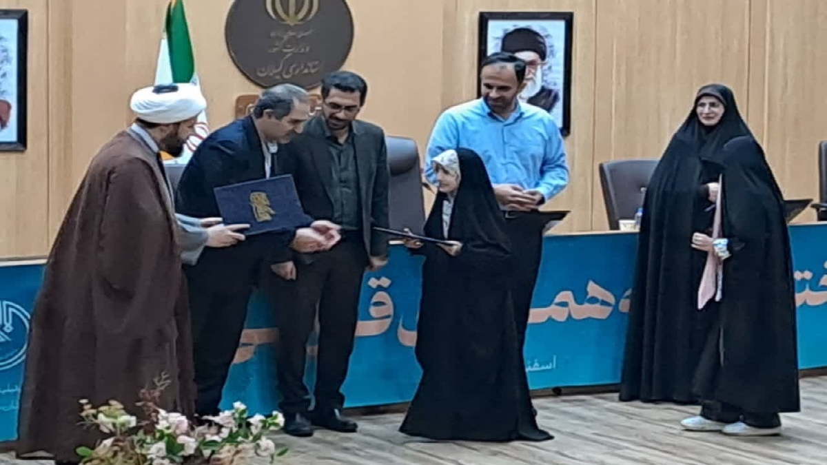مادری که دختران خود را با قرآن انس داد + فیلم