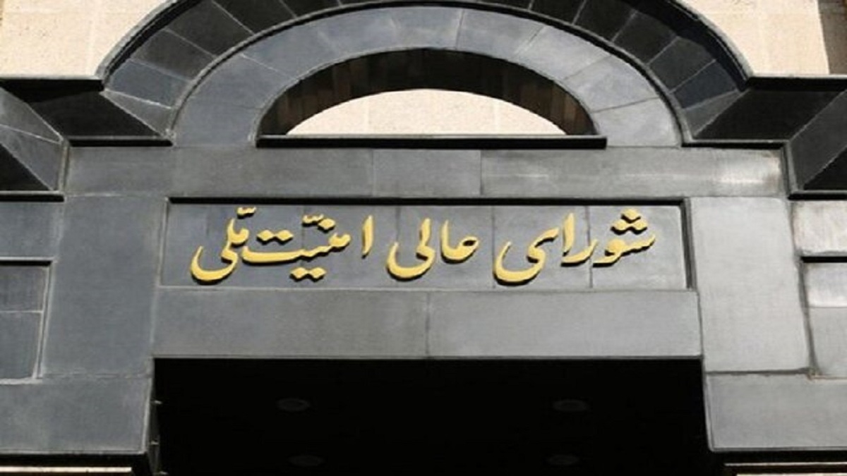 دست به دعا شدن زائران حرم امام رضا (ع) برای سلامتی رئیس‌جمهور