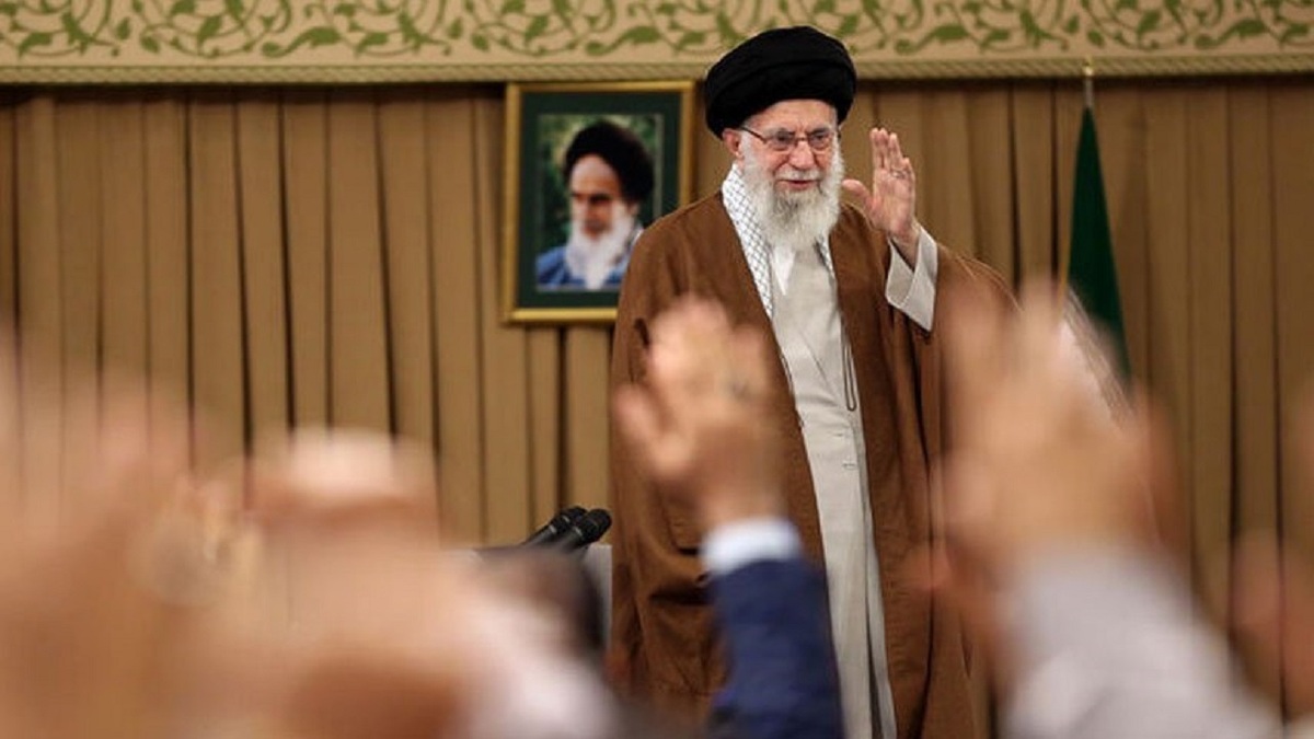 یکی از دیدار‌های خصوصی مرحوم صابری با رهبر انقلاب + فیلم
