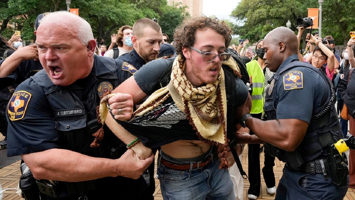 پرچم فلسطین به جای آمریکا در دانشگاه پورتوریکو + فیلم