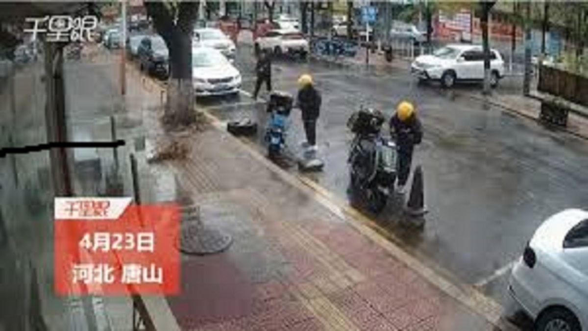 خطر مرگ در کمین موتورسواران بی کلاه + فیلم