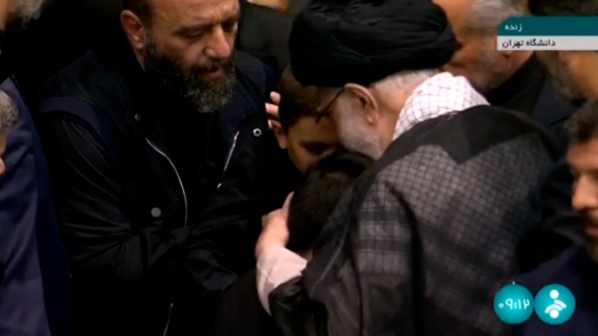 لحظاتی منتشر نشده از حضور شهید رئیسی کنار رهبر انقلاب + فیلم