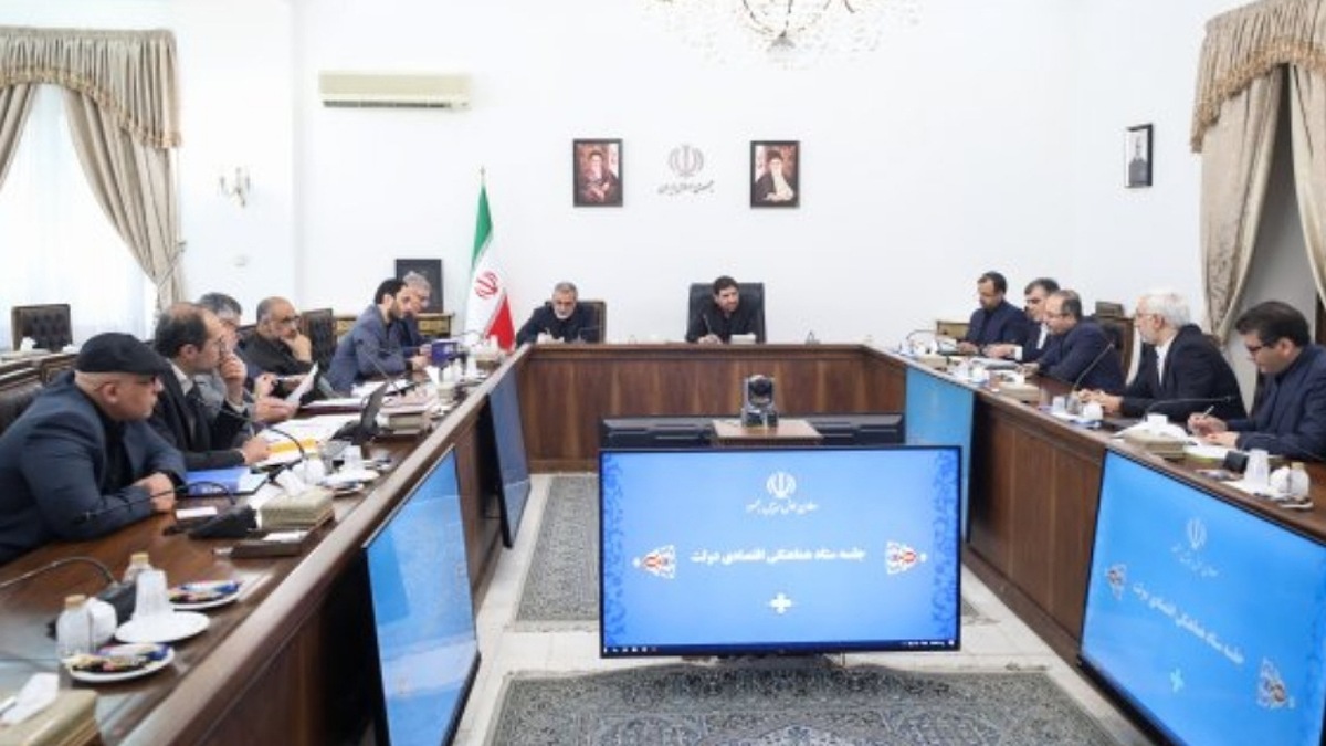 انتقاد تند مجری تلویزیون از رفتار دوگانه رئیس بانک مرکزی + فیلم