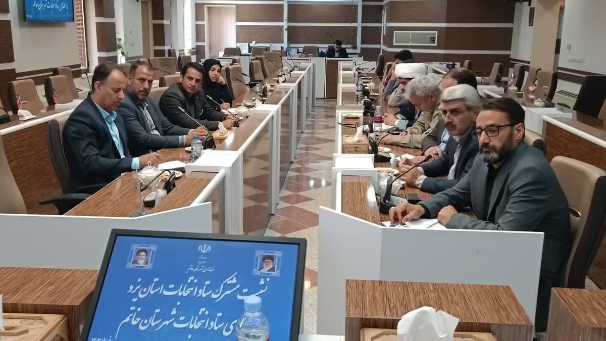 مشاور پزشکیان از برنامه زنده قهر کرد + فیلم