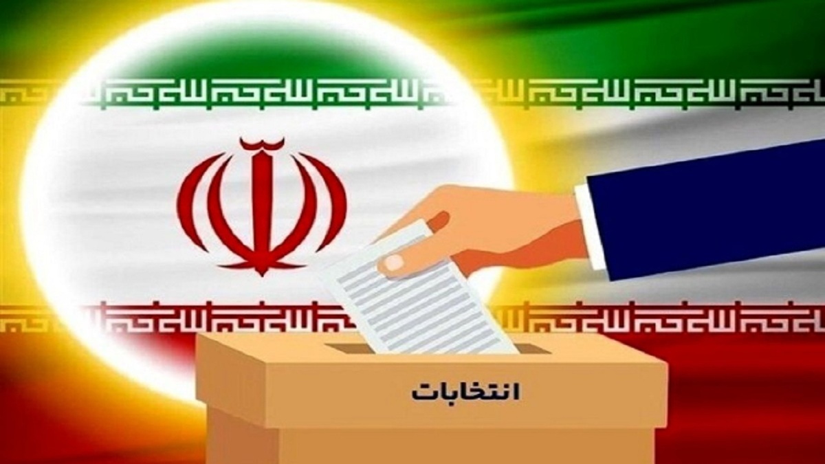 انتظار مردم پشت درب‌های شعب اخذ رای قبل از آغاز فرآیند انتخابات