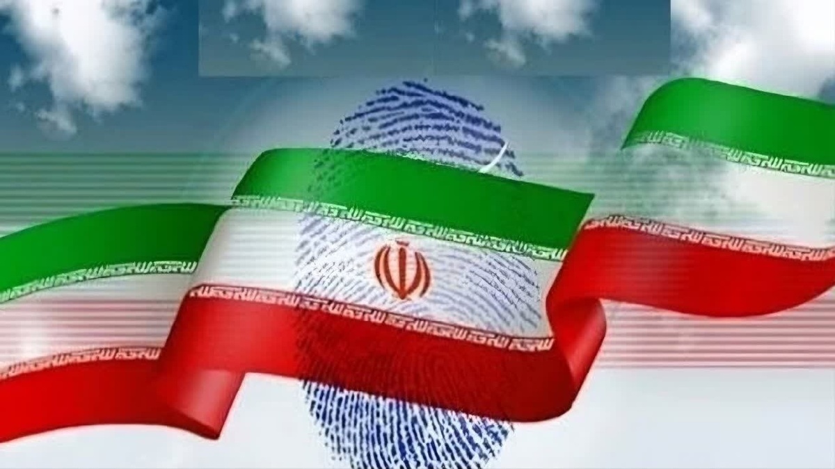 انتظار مردم پشت درب‌های شعب اخذ رای قبل از آغاز فرآیند انتخابات