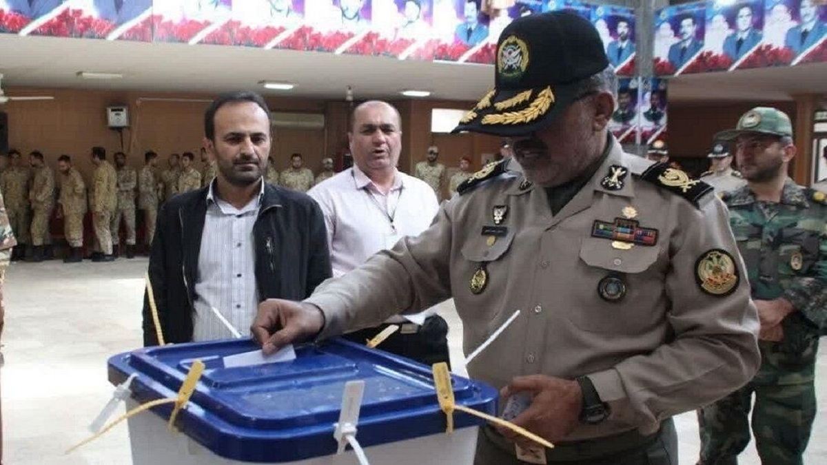 صف اتباع ایرانی حاضر در عراق برای شرکت در انتخابات + فیلم