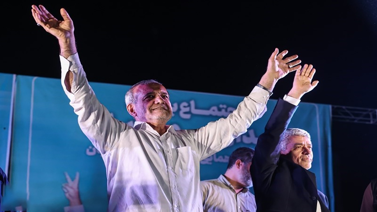 ما به همه دست دوستی خواهیم داد + فیلم