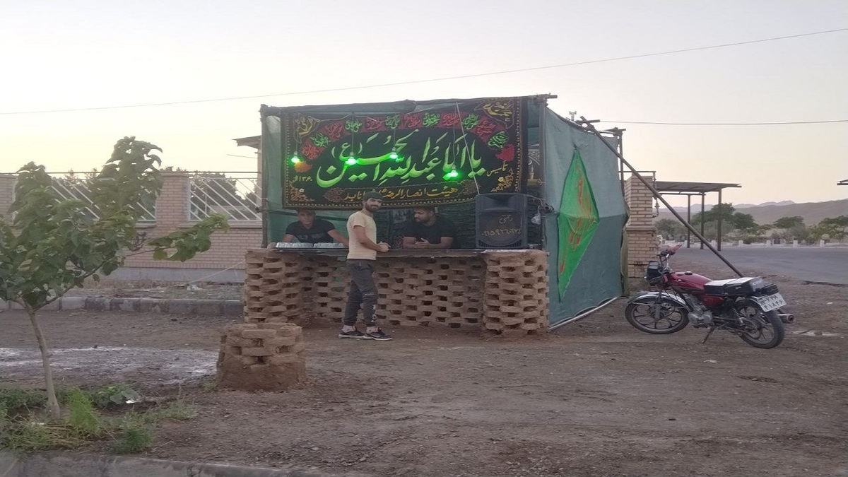 حال و هوای بین‌الحرمین در مراسم تعویض پرچم حرم امام حسین (ع)