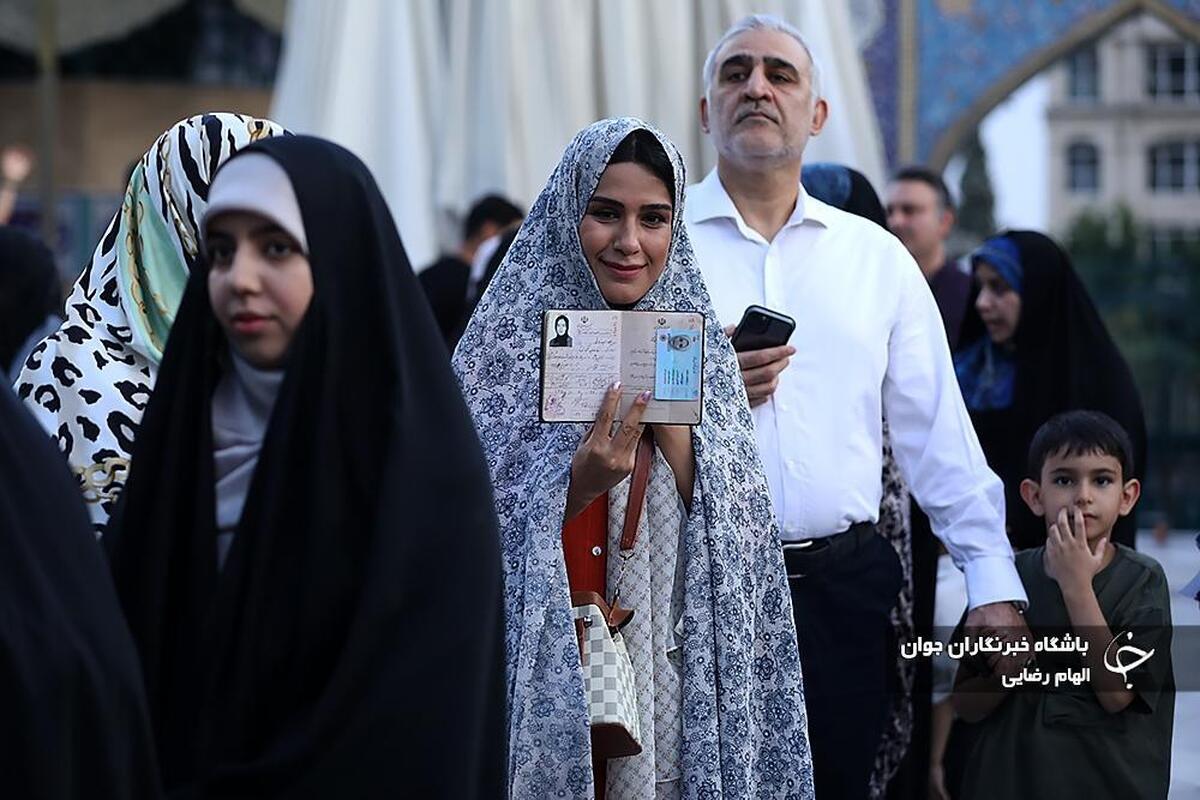 آیین غبارروبی ضریح مطهر آستان مقدس امامزاده صالح (ع)