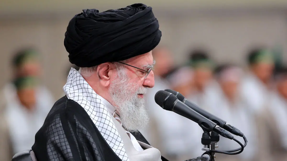 نکاتی از زبان رهبر معظم انقلاب درباره عظمت دفاع مقدس + فیلم