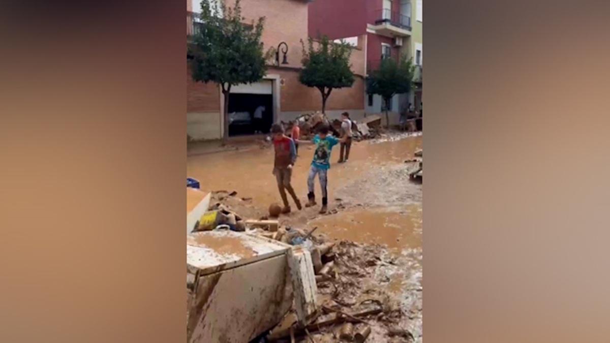 تصاویری از جاری شدن سیل در عربستان