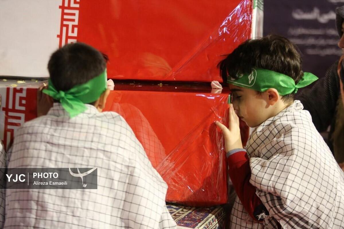 مراسم تشییع پیکر پاک شهدای گمنام دفاع مقدس در تهران (۲)