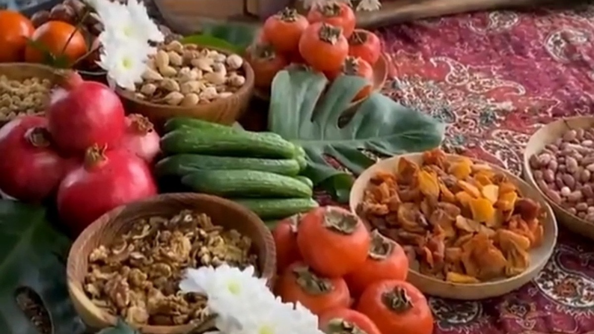 وقتی گوینده خانم خبر صداوسیما با موتور خود را به پخش زنده رساند! + فیلم