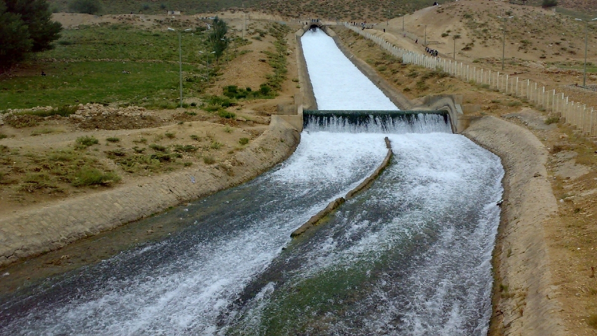 آب زاینده رود به زمین‌های کشاورزی شرق اصفهان رسید + فیلم