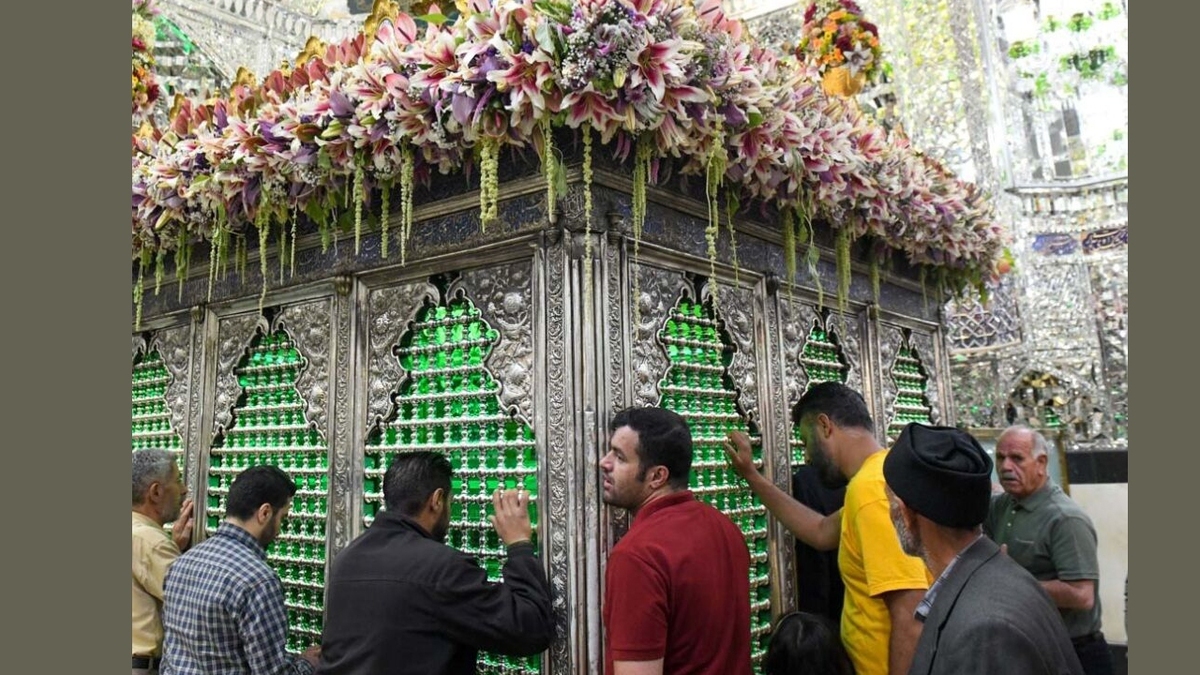 گل‌آرایی حرم مطهر رضوی در آستانه میلاد با سعادت امام رضا (ع)