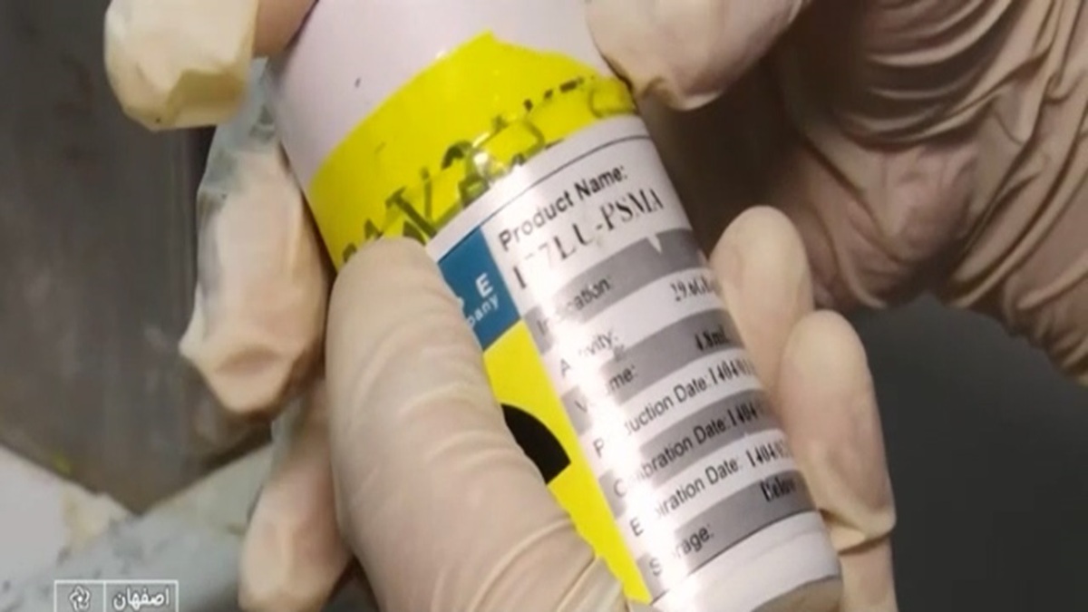 تجمع دانشجویان مقابل درب نیروگاه اتمی بوشهر + فیلم