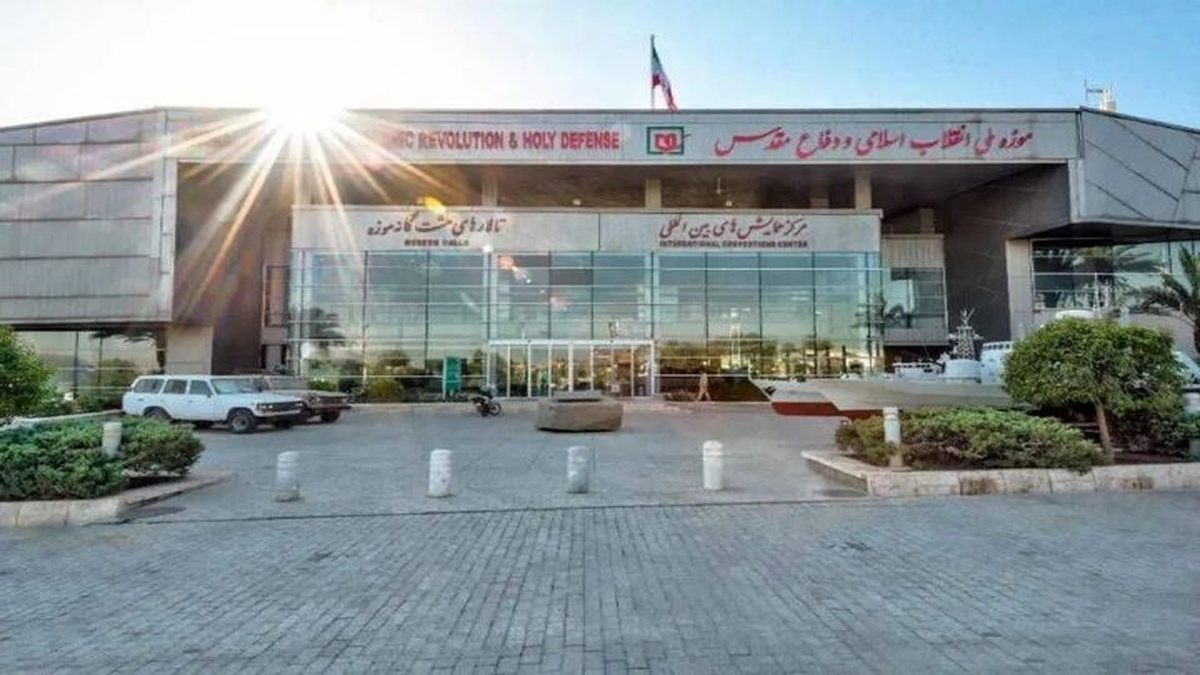یادگاری از حضور رهبر معظم انقلاب در جبهه‌های جنگ در سال ۵۹ + فیلم