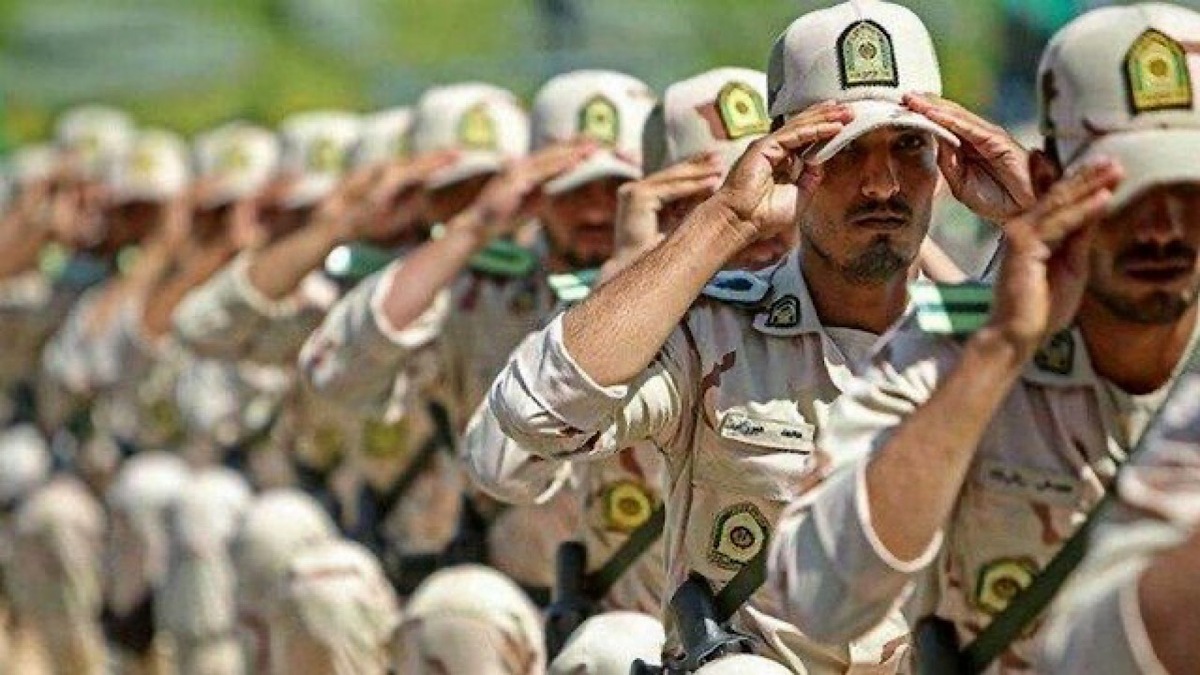 بازدید سرزده پدر و مادر‌ها از محل خدمت فرزندان سربازشان + فیلم