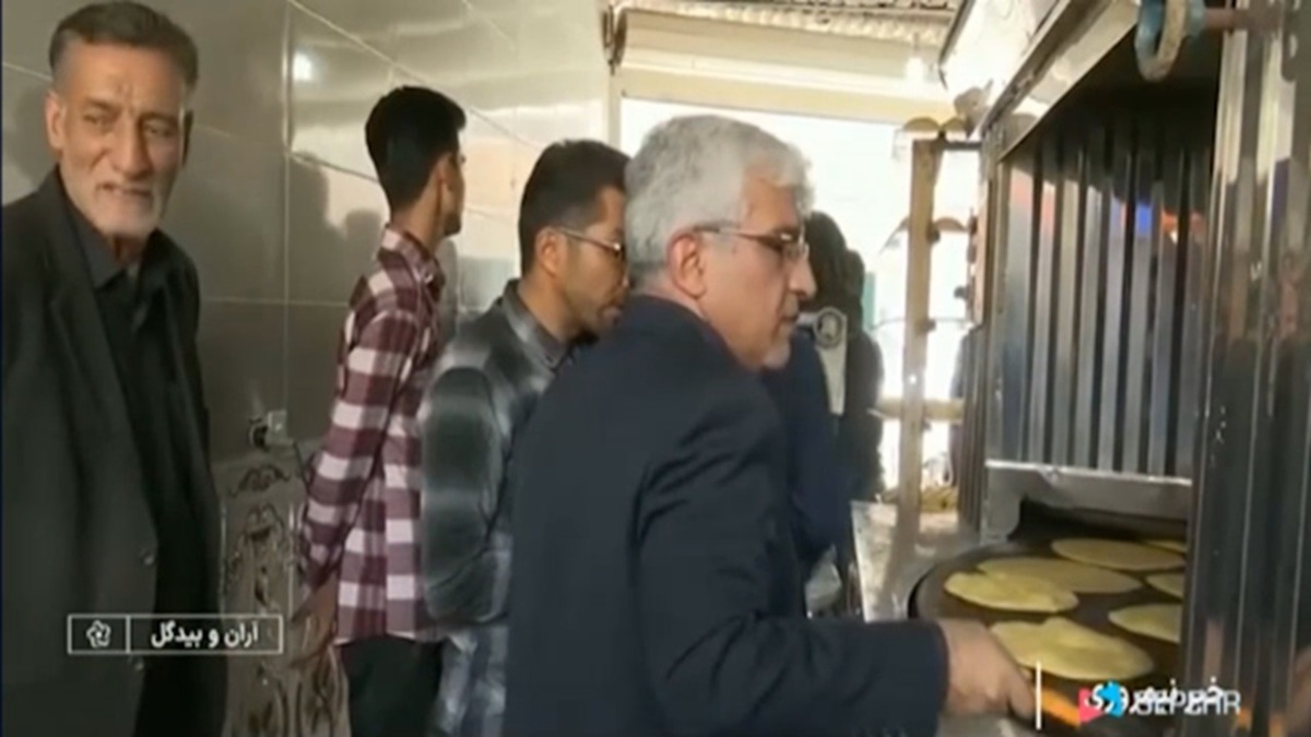 شستشوی صحن مطهر حرم سیدالشهدا بعد از روز عاشورا + فیلم