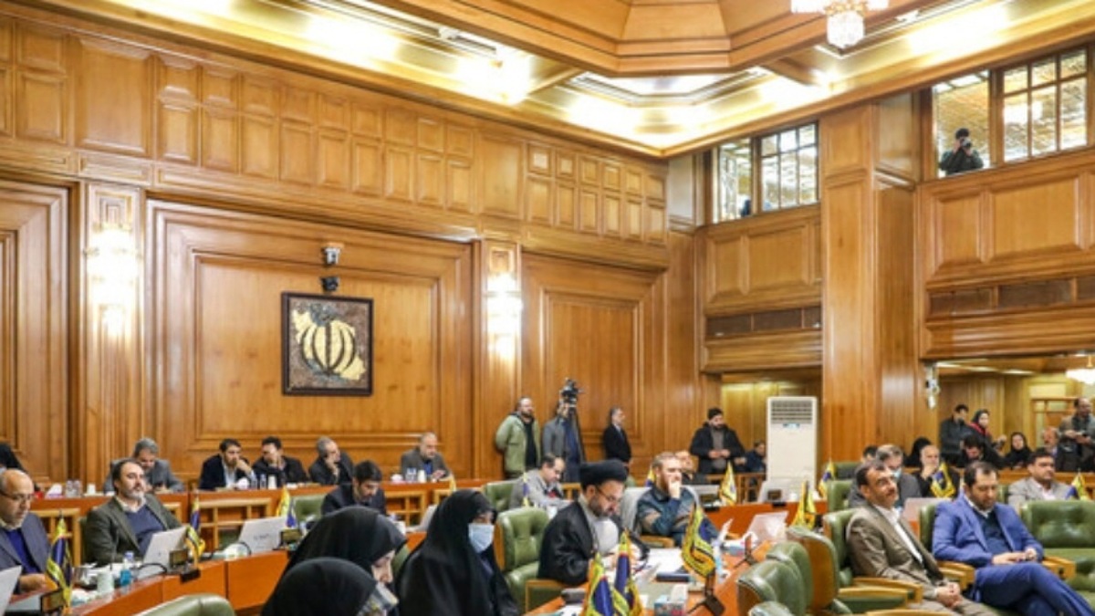 حمایت یک ایرلندی از کودکان شهید ۱۲ روز دفاع مقدس ایران در پارلمان اروپا + فیلم