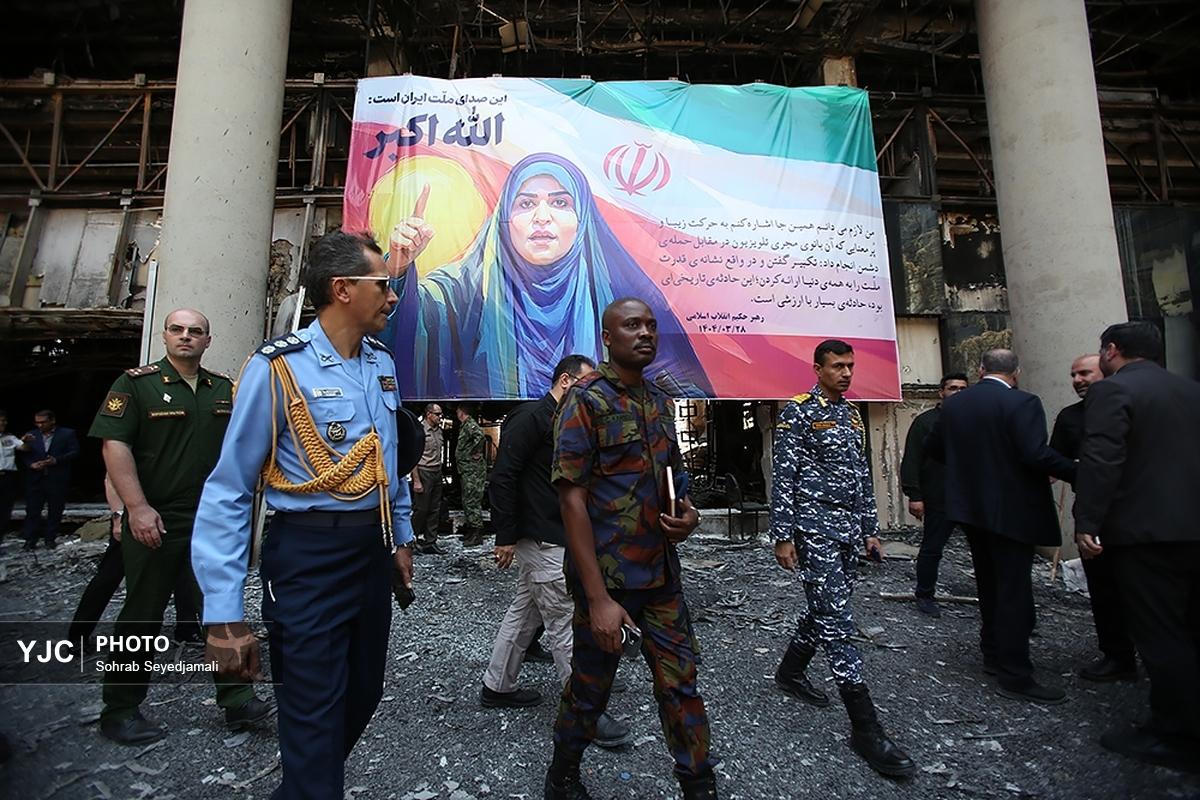 بازدید بازیگران و هنرمندان پیشکسوت رسانه ملی از ساختمان شیشه‌ای صدا و سیما پس از حمله صهیونیست‌ها