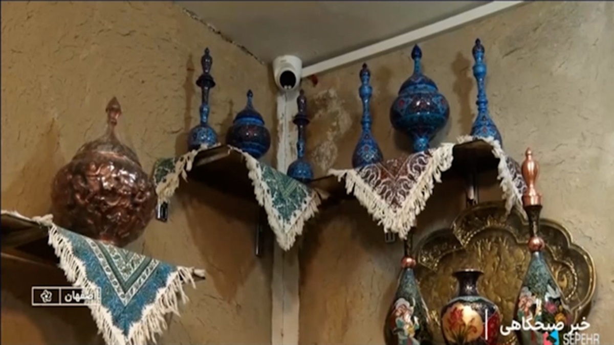 جارو‌هایی که گرد و غبار بی‌کاری را می‌زدایند + فیلم