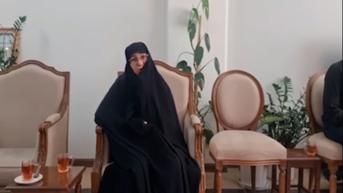 حضور جواد قارایی در منزل فرمانده موشکی گمنام ایران، شهید محمود باقری + فیلم