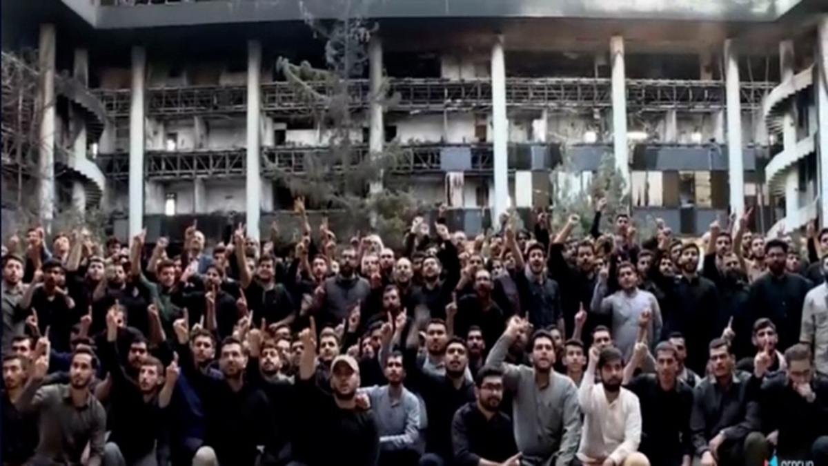 خسرو معتضد: ساختمان شیشه‌ای مثل تخت جمشید است که به آتش کشیده شد، اما نابود نشد