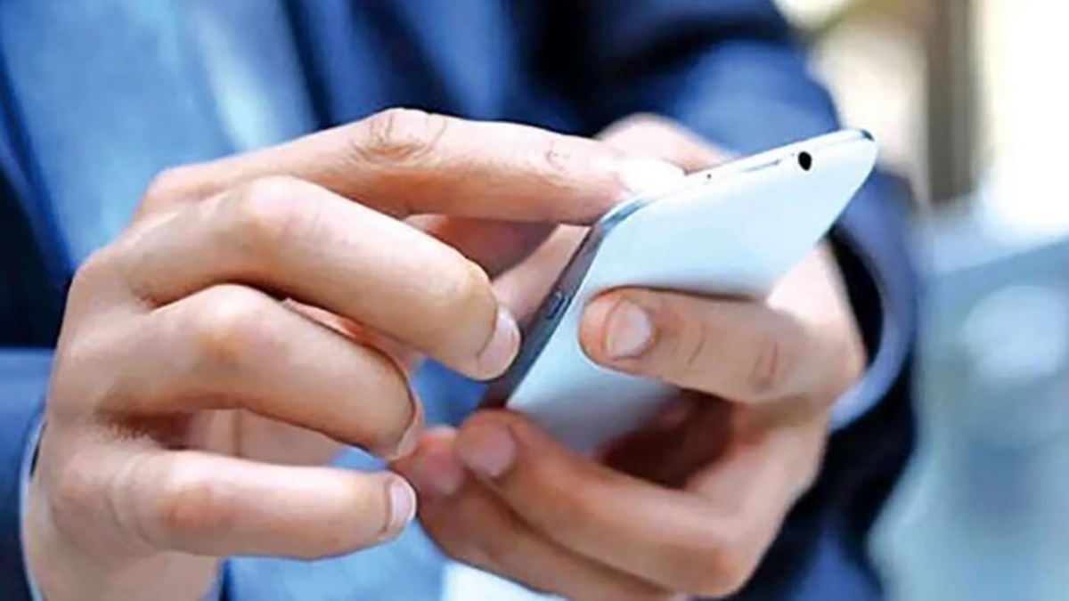 بازدید رئیس‌جمهور از شبکه خبر به مناسبت روز خبرنگار + فیلم