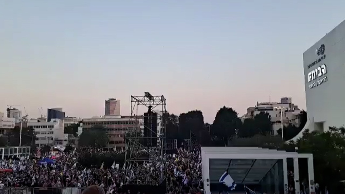 صبوری و ایستادگی بانوان ایرانی در دفاع مقدس ۱۲ روزه + فیلم