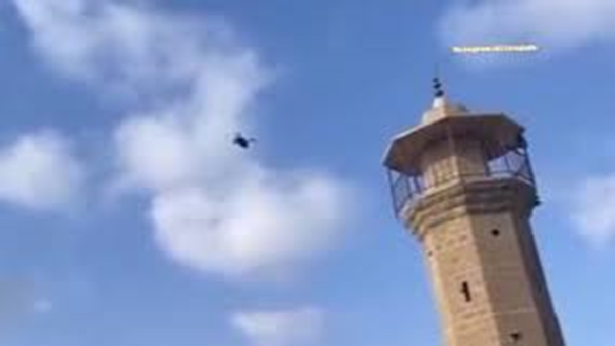 پدری مجروح و مات و مبهوت، در برابر پیکر بی‌جان دو دختر خردسالش + فیلم