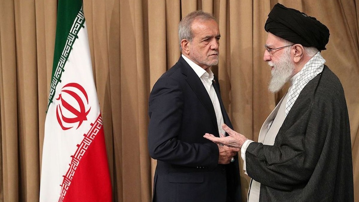 بازخوانی پیام رادیویی رهبر معظم انقلاب به ملت ایران در پی تجاوز رژیم بعثی + فیلم
